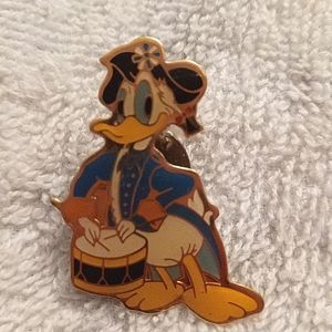1989 Donald duck pin